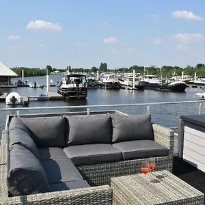  Ferienhaus Cosy Floating Boatlodge, 